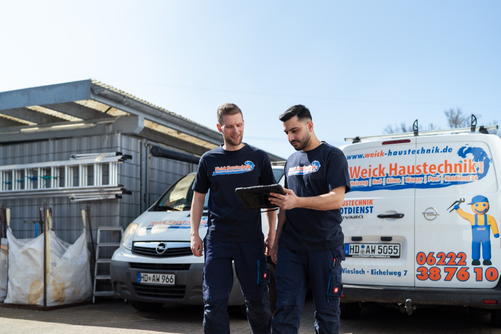 Weick Servicetechniker mit Werkzeugkoffer